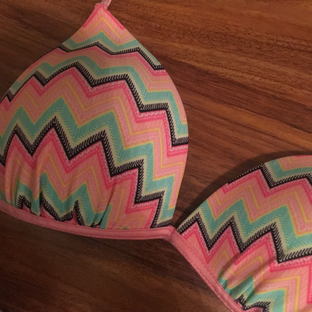 Cheveron pink and real bikini top never worn
